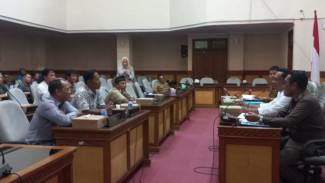 Warga Bulurejo Kulonprogo mengadukan Kenaikan Pisungsung ke DPRD