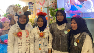 Sulap Limbah Plastik Jadi Busana Menarik, Karya SDN 3 Terban Kudus Pukau Pengunjung Expo Beraksi 2025