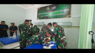 TNI Tak Hanya Jaga Negara, Yonif 407/PK Gelar Khitan Gratis dan Santunan Anak Yatim