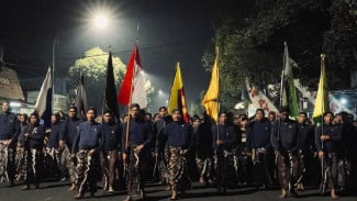 Mubeng Beteng Keraton Yogya Simbol Penyerahan Diri