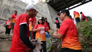 Cerita Ganjar dan Hasto Wardoyo Bersihkan Sampah di Kali Code