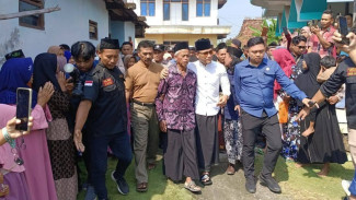 Kisah Guru Madin di Demak Banjir Simpati, Gus Miftah dan Ketua DPRD Demak Temui Ahmad Zuhdi