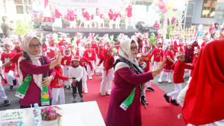 Bentuk Karakter Anak Sejak Dini, Bunda PAUD Pati : Berikan Contoh mengurangi Anak Bermain Gadget