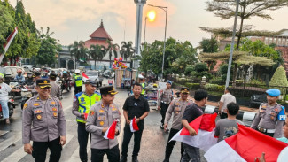 Marak Pengibaran Bendera ‘One Piece’,  Polisi di Kudus Sebar Bendera Merah Putih
