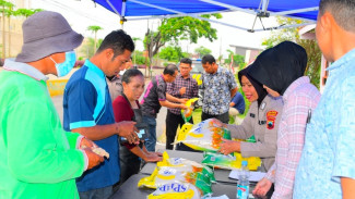 Polres Karanganyar dan BULOG Gelar Operasi Pasar, 1 Ton Beras Murah Ludes Diserbu Warga