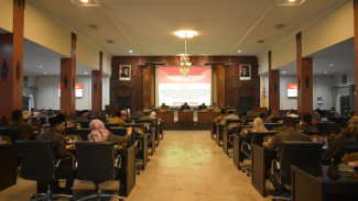 Bupati Karanganyar Janji Pangkas Belanja Seremonial, Fokus APBD 2025 untuk Rakyat di Rapat Paripurna DPRD