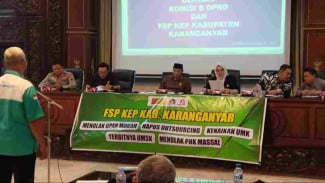 Demo Buruh Karanganyar 2025, Kapolres Traktir Bakso Tuntutan UMK dan Hapus Outsourcing Menggema