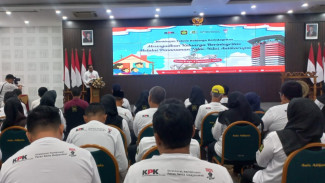 Bersama Pasangan Anggota DPRD Kulonprogo Ikuti Bimtek Anti Korupsi