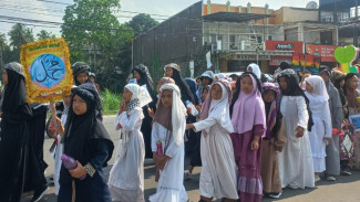 Peringati Maulid Nabi Muhammad, Siswa-siswi MI Ibnu Mas'ud Pawai Sholawat