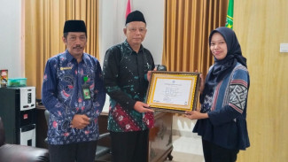 Kankemenag Kulonprogo Terima Penghargaan Dari Balai Bahasa Yogyakarta