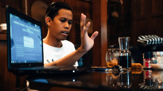 Secangkir Kopi, Sejuta Cerita: Kalimat Kopi dan Ruang yang Menghidupkan Hari