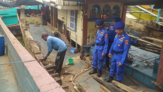 Si Pola Cekal Gencar Deteksi Potensi Kebakaran Kapal di Dermaga Juwana Pati