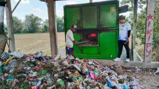 Desa Papahan Karanganyar Atasi Sampah dengan Mesin Oksidator
