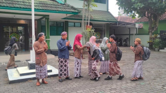MTsN 6 Kulonprogo Hidupkan Budaya Jawa Lewat Program Bahasa dan Busana Tradisional