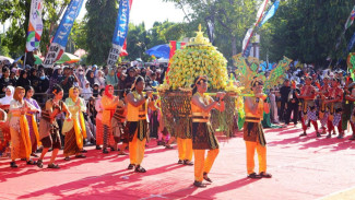 Karnaval Hari Jadi ke-476 Kudus, Bupati Samani: Jangan Tinggalkan Sampah Tapi Kenangan Indah