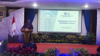 UMUKA Tutup PKKMB 2025, Wamenristek Prof Fauzan Tekankan Kampus Harus Jadi Solusi Bangsa