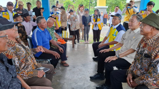 Petani Karanganyar Keluhkan Tikus, Bukan Jalan Rusak Saat Menteri PUPR Tinjau Irigasi