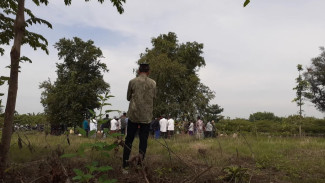 Proyek Normalisasi Sungai Wulan Gusur Pemakaman Umum, Warga Kudus Pindahkan Ratusan Mayat