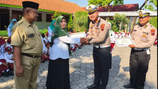 Tak Biasa! Kasat Lantas Pimpin Upacara di MI Nurul Huda, Ajak Anak SD Patuh Rambu Lalu Lintas