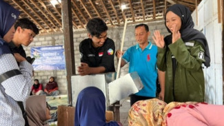 Dari Limbah Jadi Harapan: Mahasiswa UGM dan Warga Playen Wujudkan Kompos Mandiri