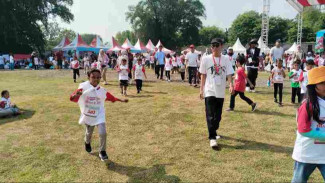 Cegah Anak Kecanduan Gawai, Gerakan ‘Main di Luar’ Ajak Siswa SD di Solo Nikmati Dunia Nyata