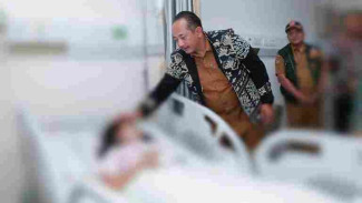 Bupati Karanganyar Jenguk Santri Korban Ambruknya Joglo di Gondangrejo, Satu Jalani Operasi Kepala
