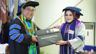 Ribuan Wisudawan Universitas Muria Kudus Purna Kuliah, Rektor UMK Selipkan Doktrin Mengejutkan