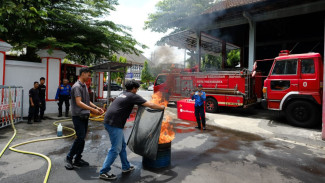 RedDoorz dan Damkar Bersinergi Latih 1.000 Mitra Properti untuk Tanggap Darurat Kebakaran