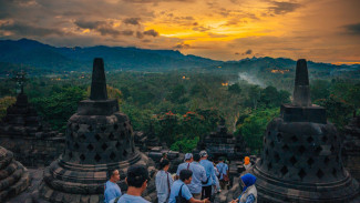 Borobudur Sunset: Menyambut Senja dari Puncak Candi, Mendorong Ekosistem Pariwisata Lokal