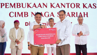 CIMB Niaga Syariah Serahkan Beasiswa Rp100 Juta kepada Mahasiswa UMY
