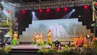 Sendratari Garuda Hidupkan Kisah Relief Candi Sukuh di Tengah Hujan Deras Karanganyar