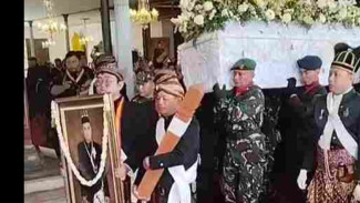 Jenazah Paku Buwono XIII Diberangkatkan dari Keraton, Ditarik Delapan Kuda Menuju Loji Gandrung Sebelum ke Imogiri