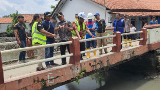 Langganan Banjir, Bupati Tegal Ischak Maulana Tinjau Normalisasi Kali Jembangan