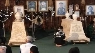 Soeharto Resmi Pahlawan Nasional, Warga Karanganyar Gelar Konvoi dan Ziarah ke Astana Giribangun