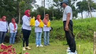 TP PKK Gandeng PWI, Aksi Tanam Pohon  Rabu Pon di Bukit Tangkeban