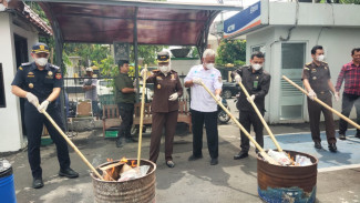 Jutaan Batang Rokok Ilegal Dimusnahkan Kejari Karanganyar Bersama Bukti 44 Perkara