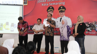 Pelajar Semarang Belajar Bikin Lilin Aromaterapi dari Minyak Jelantah
