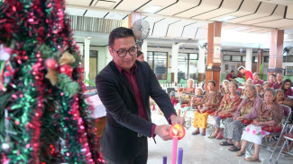 The Alana Yogya Gelar Aksi Sosial Natal di Panti Wreda Hanna