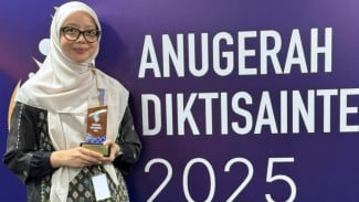 Fitri Amalia Raih Anugerah Ilmuwan Muda Terbaik Bidang Inovasi Sosial Humaniora