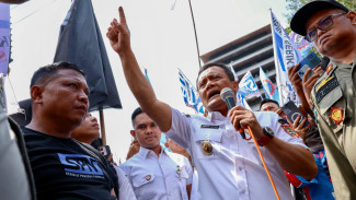 Ahmad Luthfi Berbaur dengan Massa Buruh, UMP Jateng 2026 Naik Signifikan