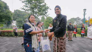 IDM Sambut Wisatawan Pertama 2026 dengan Tradisi Budaya dan Komitmen Lingkungan