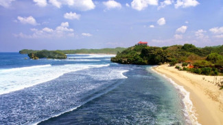 Pantai Sepanjang Tampil dengan Wajah Baru