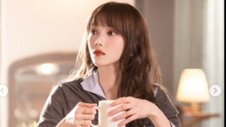 Lee Sungkyung Tampil Dingin dan Elegan di Still Cuts Drama MBC In Your Radiant Season