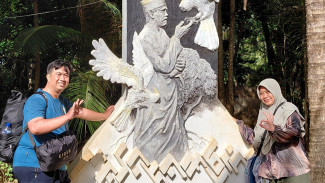 Sepasang Penjaga Kakatua: Lestarikan Burung Paruh Bengkok