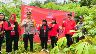 DPC PDI Perjuangan Kulonprogo Gelar Penanaman Pohon dan Pembagian Bibit