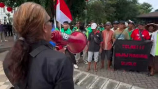 Ojol dan Becak Demo di Solo, Desak Wali Kota Terbitkan SK Larangan Bajaj