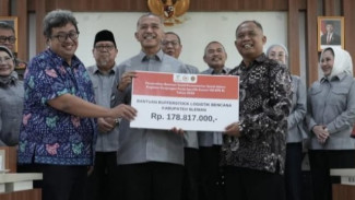 Komisi VIII DPR RI Serahkan Bantuan Bencana di Sleman