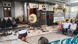 Lantunan Ayat Suci Iringi Duka Warga Karanganyar, Jenazah Hariyadi Korban ATR 42-500 Dipulangkan