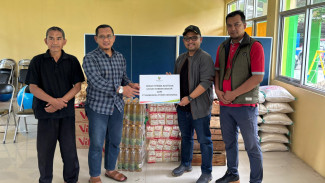 Bantu Korban Banjir, PLTU Batang Serahkan Bantuan Logistik ke Dinsos