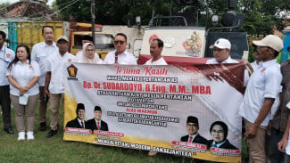 Penyerahan Alat Pertanian HUT Gerindra Karanganyar Sempat Diwarnai Kekeliruan Penulisan Nama Wamen